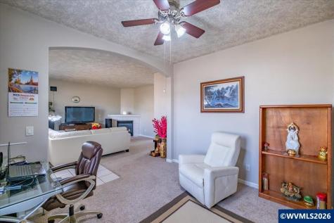 4199 Geranium Lp NE Salem OR 97305