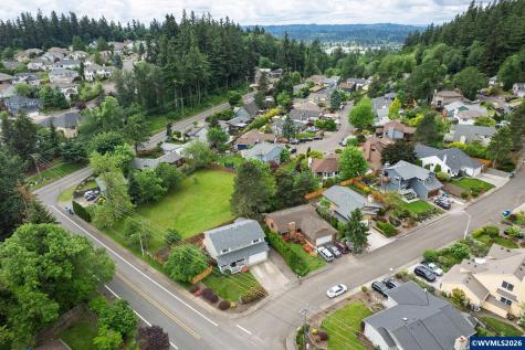 11240 SE Cranberry Lp Clackamas OR 97015