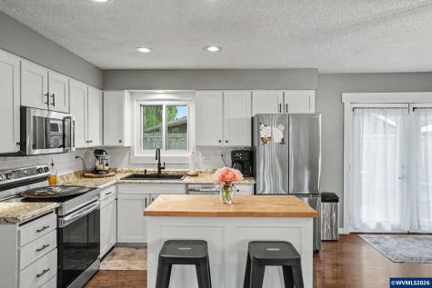 760 SE Edwards Drive Dundee OR 97115