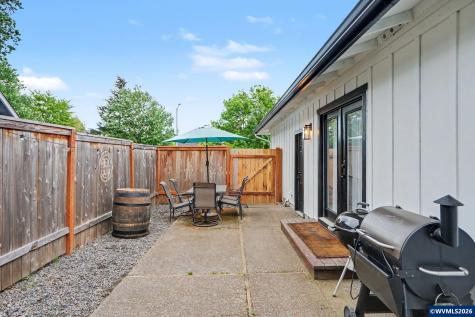 760 SE Edwards Drive Dundee OR 97115