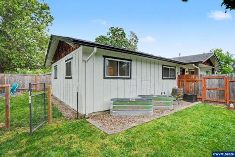 760 SE Edwards Drive Dundee OR 97115