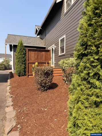 1390 Gwinn Street E Monmouth OR 97361