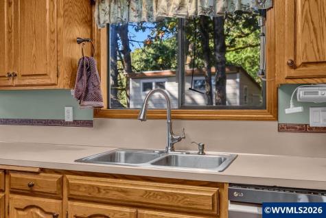 2565 West Thornton Lake Drive NW Albany OR 97321