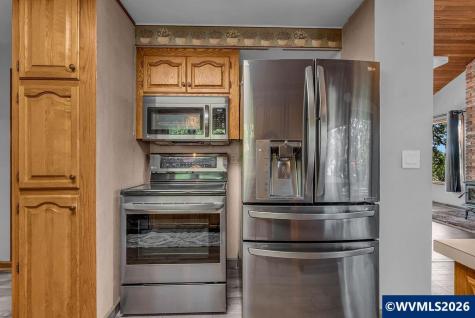 2565 West Thornton Lake Drive NW Albany OR 97321
