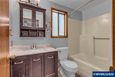 2565 West Thornton Lake Drive NW Albany OR 97321