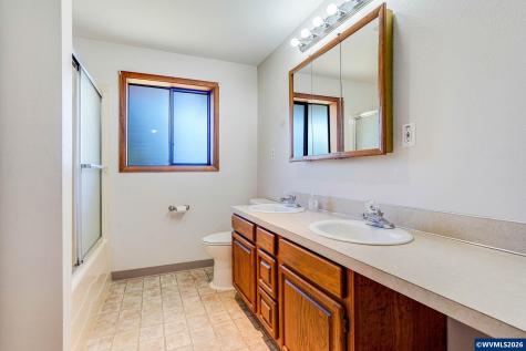 8748 Enclid Street NE Salem OR 97305