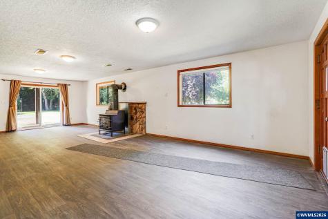 8748 Enclid Street NE Salem OR 97305
