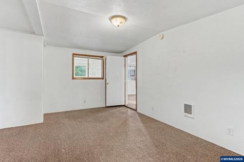 8748 Enclid Street NE Salem OR 97305
