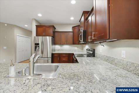 755 E Ash Street Lebanon OR 97355