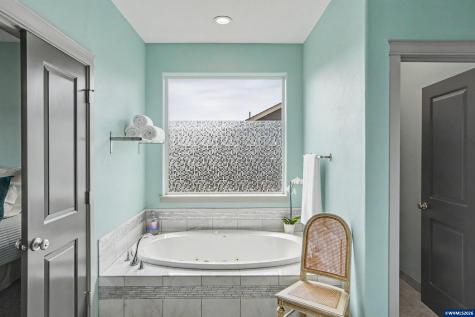 1644 Centennial Drive Silverton OR 97381