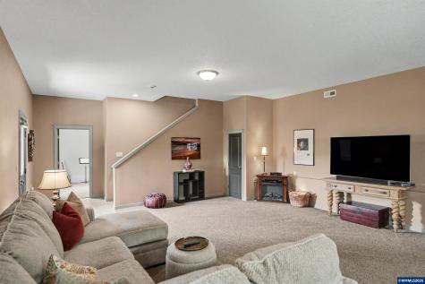 1644 Centennial Drive Silverton OR 97381