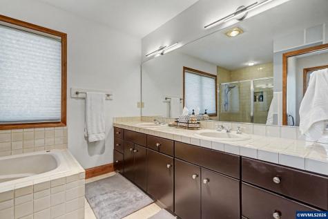 1680 Snowbird Court NW Salem OR 97304