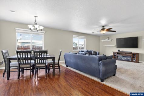 511 Paradise Street Woodburn OR 97071