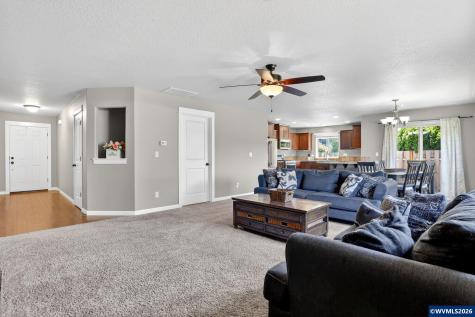 511 Paradise Street Woodburn OR 97071