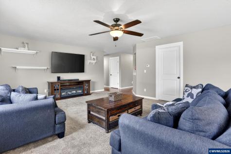 511 Paradise Street Woodburn OR 97071