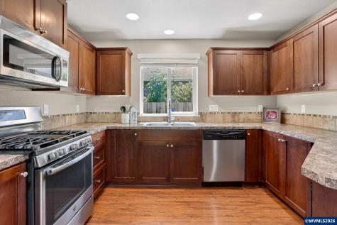 511 Paradise Street Woodburn OR 97071