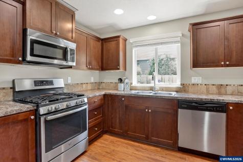 511 Paradise Street Woodburn OR 97071