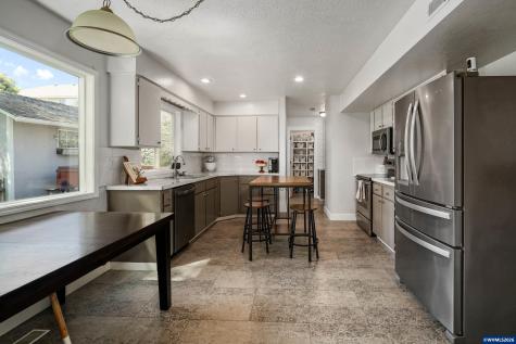 390 Kevin Court S Salem OR 97306