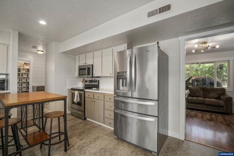 390 Kevin Court S Salem OR 97306