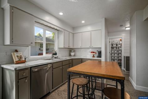 390 Kevin Court S Salem OR 97306