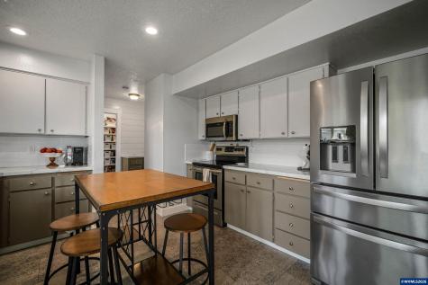 390 Kevin Court S Salem OR 97306