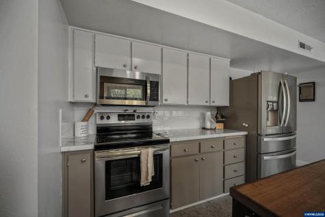 390 Kevin Court S Salem OR 97306