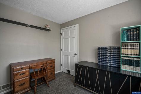 390 Kevin Court S Salem OR 97306