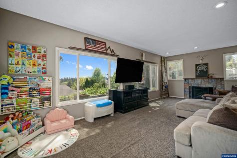 390 Kevin Court S Salem OR 97306