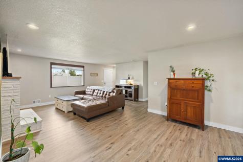 4314 Munkers Street SE Salem OR 97317
