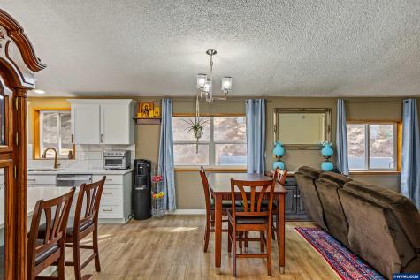 4171 Delightful Lane NE Silverton OR 97381