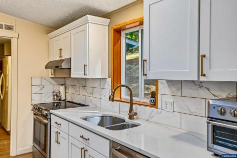 4171 Delightful Lane NE Silverton OR 97381