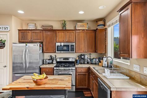 315 Flame Tree Lane NW Albany OR 97321