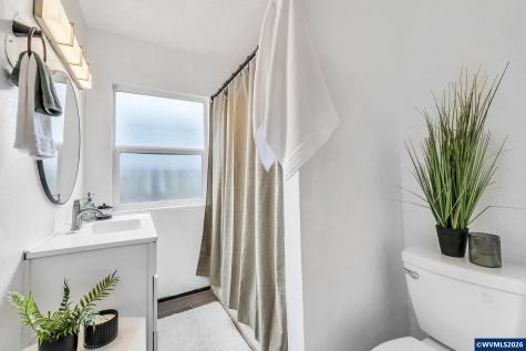 648 Juniper Street Junction City OR 97448