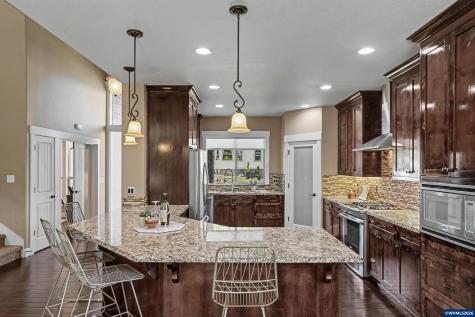822 Majestic View Avenue SE Salem OR 97306