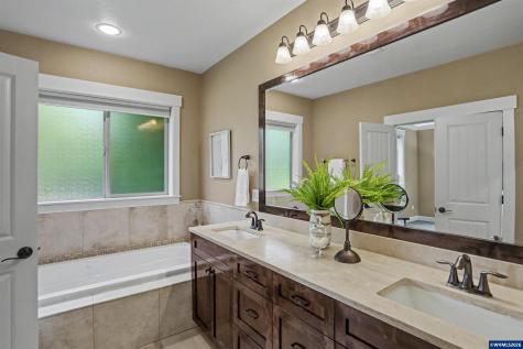 822 Majestic View Avenue SE Salem OR 97306