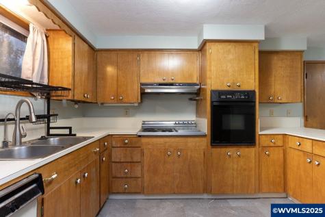 3158 19th Place NW Salem OR 97304