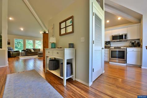 4227 Cloudview Drive S Salem OR 97302