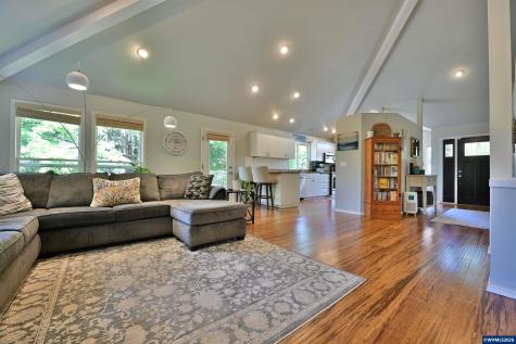 4227 Cloudview Drive S Salem OR 97302