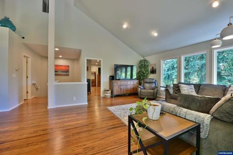 4227 Cloudview Drive S Salem OR 97302