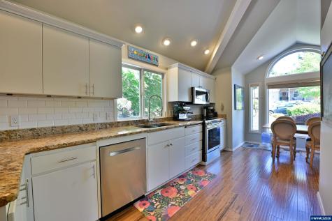 4227 Cloudview Drive S Salem OR 97302