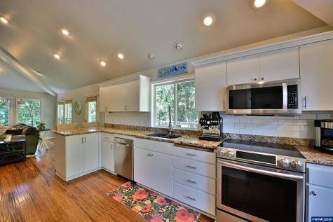 4227 Cloudview Drive S Salem OR 97302