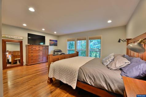 4227 Cloudview Drive S Salem OR 97302