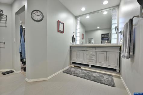 4227 Cloudview Drive S Salem OR 97302