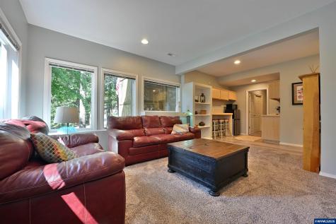 4227 Cloudview Drive S Salem OR 97302