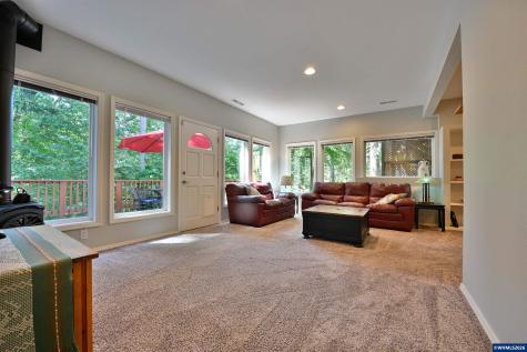 4227 Cloudview Drive S Salem OR 97302