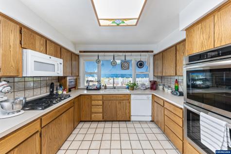 693 SW Hayter Street Dallas OR 97338