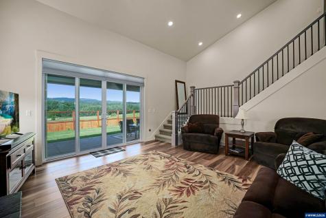 677 NW Crater Lake Drive Dallas OR 97338
