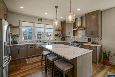 677 NW Crater Lake Drive Dallas OR 97338