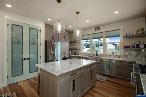677 NW Crater Lake Drive Dallas OR 97338