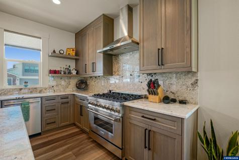 677 NW Crater Lake Drive Dallas OR 97338